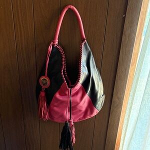 Chic Two-Tone Hobo Bag in Black and Red
